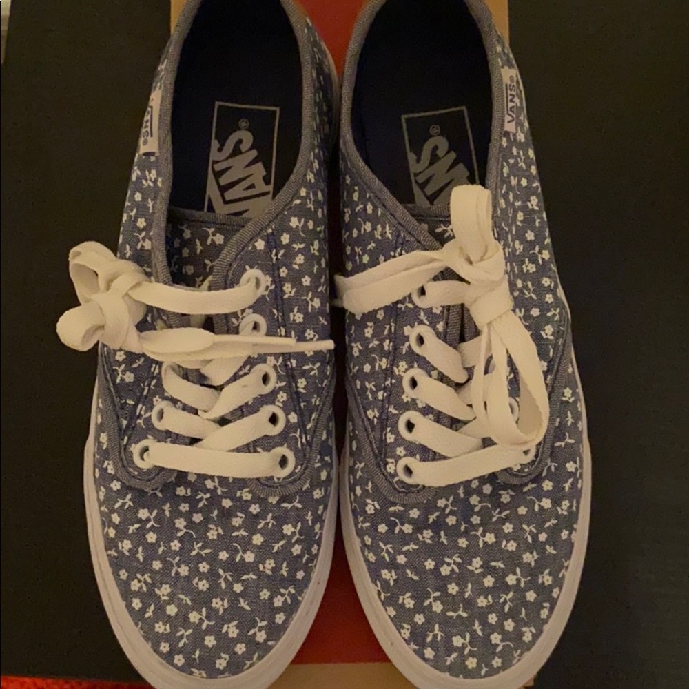 Vans - Picture 2 of 2